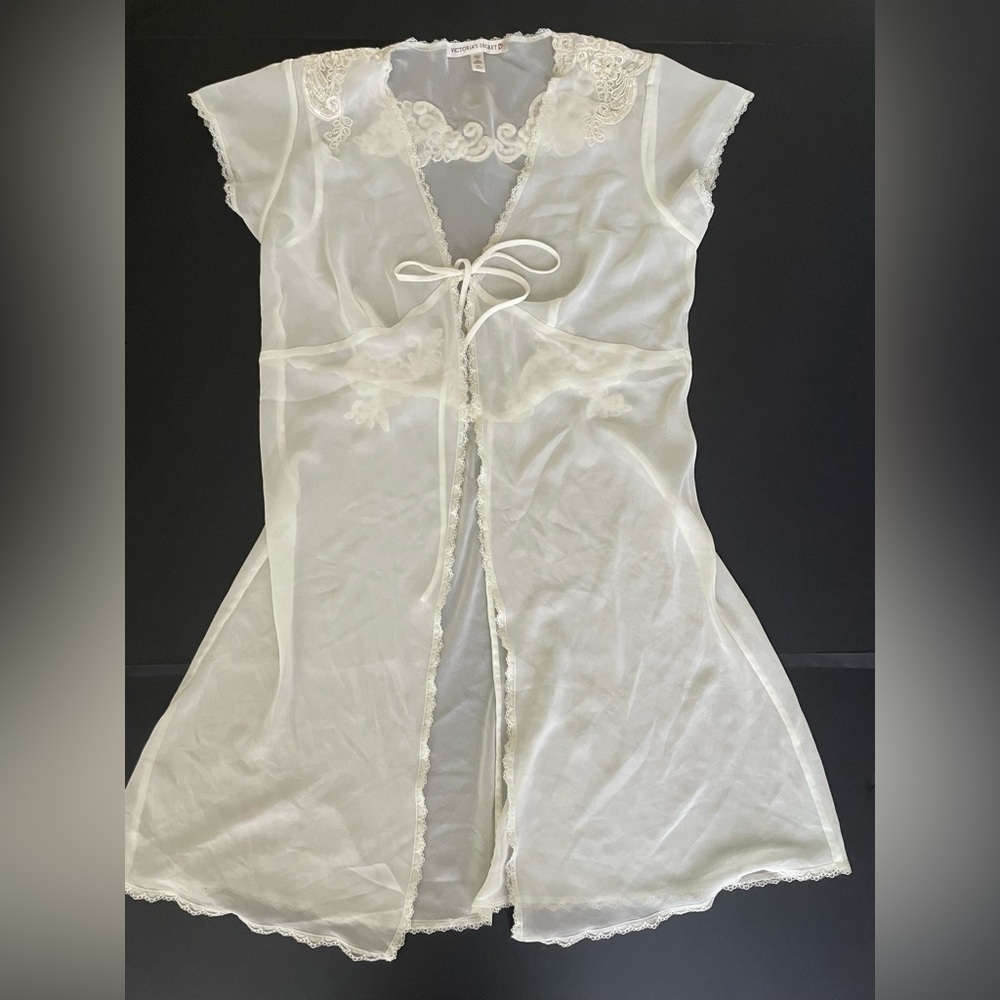 Gorgeous Sexy  Victoria’s Secret White Beaded Lace Short Sleeve Robe Size M/L